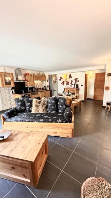 Le Grandcoeur Apartment เลอบูร์-เดอัวซ็อง ภายนอก รูปภาพ
